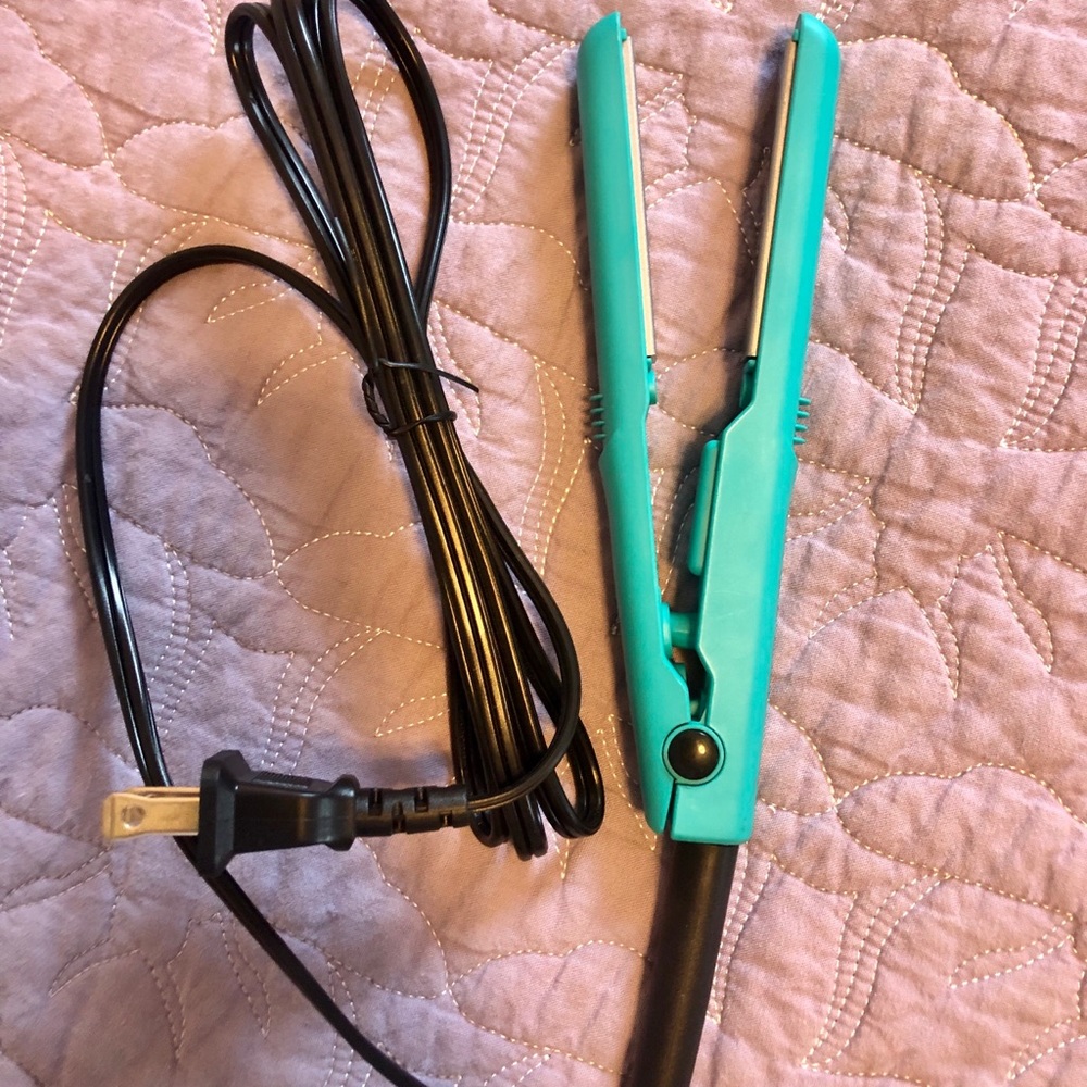 BRAND NEW Conair Mini Straightener